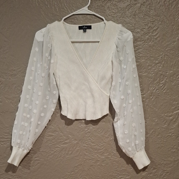 Lulu's White Cropped Blouse with V-Neckline and Billowy Sleeves - Picture 2 of 6